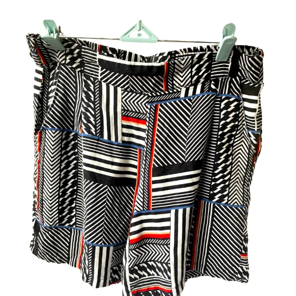 Women’s Rayon Shorts Size 10 Geometric Black/White by Katie’s